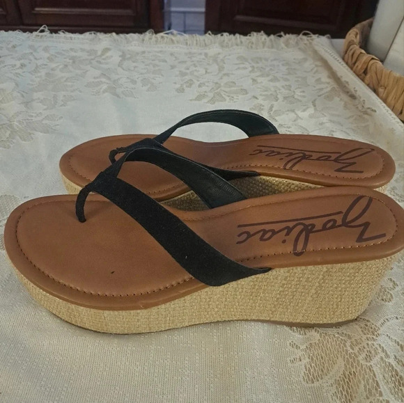 NWOT Zodiac Womens Rio Black Thong Wedge Sandals Shoes - Picture 3 of 5